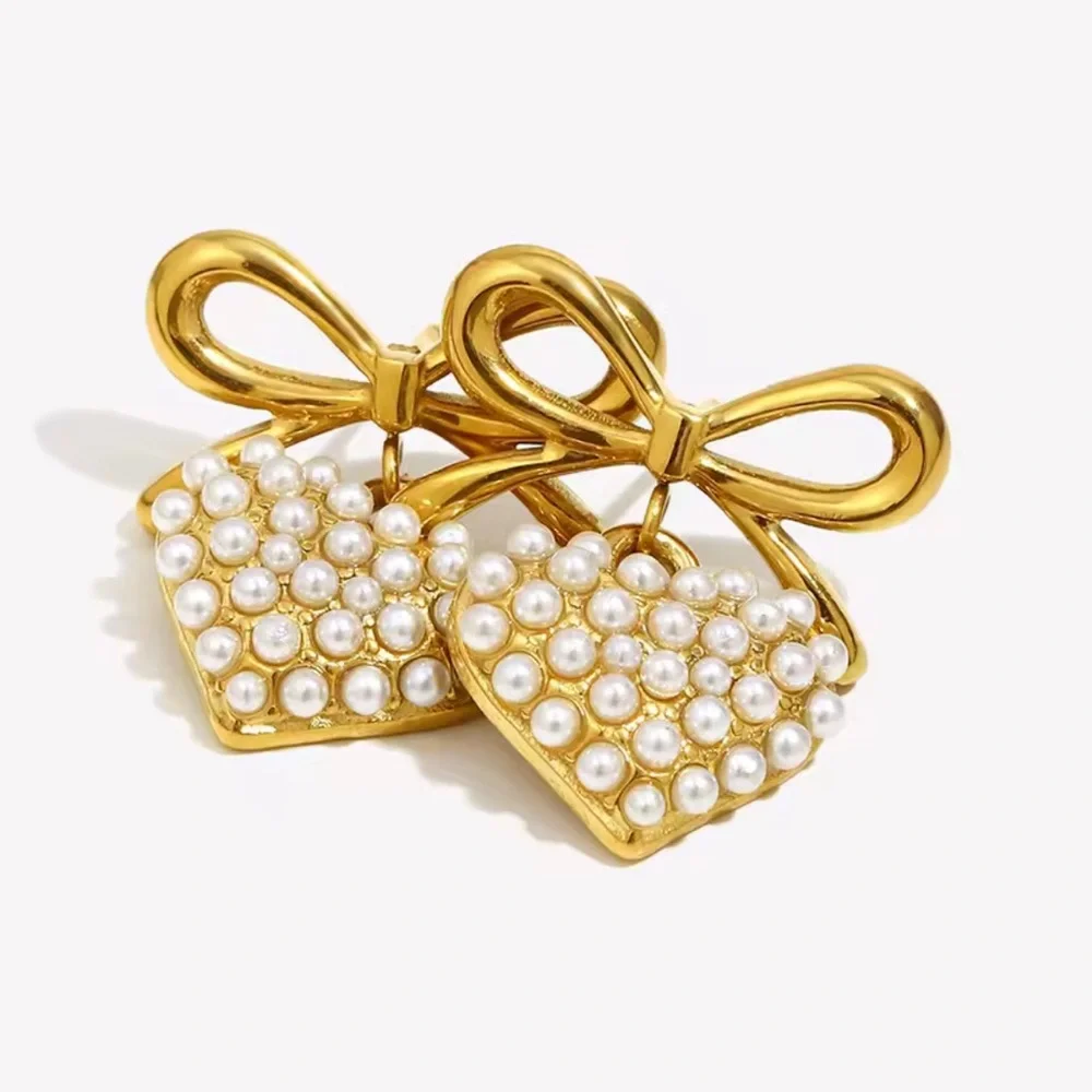 Pearl Love Pendant with Bow Knot Earrings
18K Gold Plated Stainless Steel - Picture 6 of 12